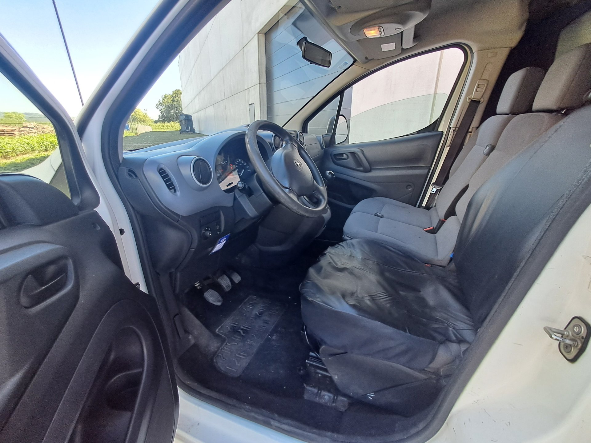 Peugeot 1.6 HDi L1H1 | 3-ZIT | LICHTE VRACHT - Ocassies foto 9