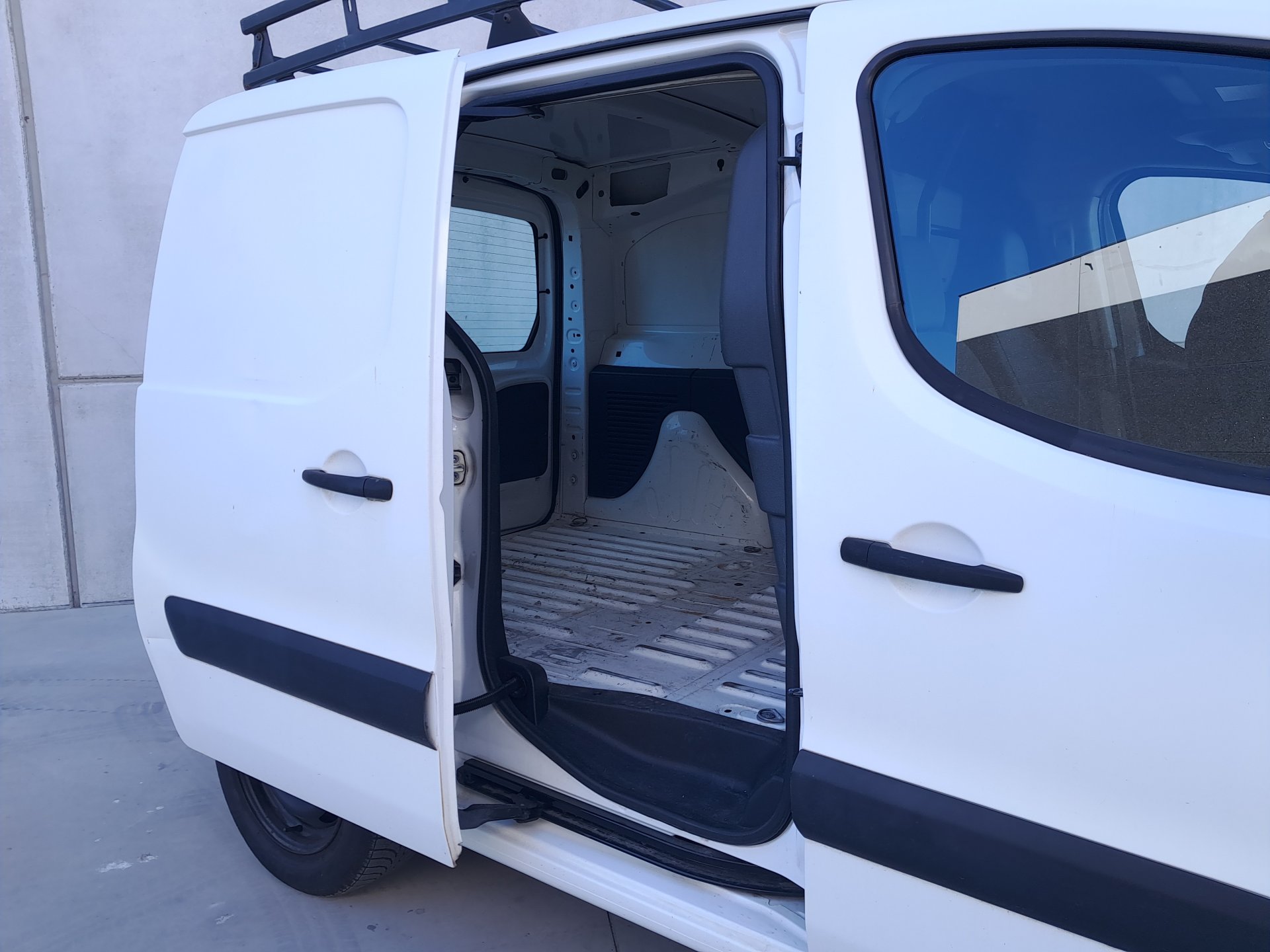 Peugeot 1.6 HDi L1H1 | 3-ZIT | LICHTE VRACHT - Ocassies foto 19