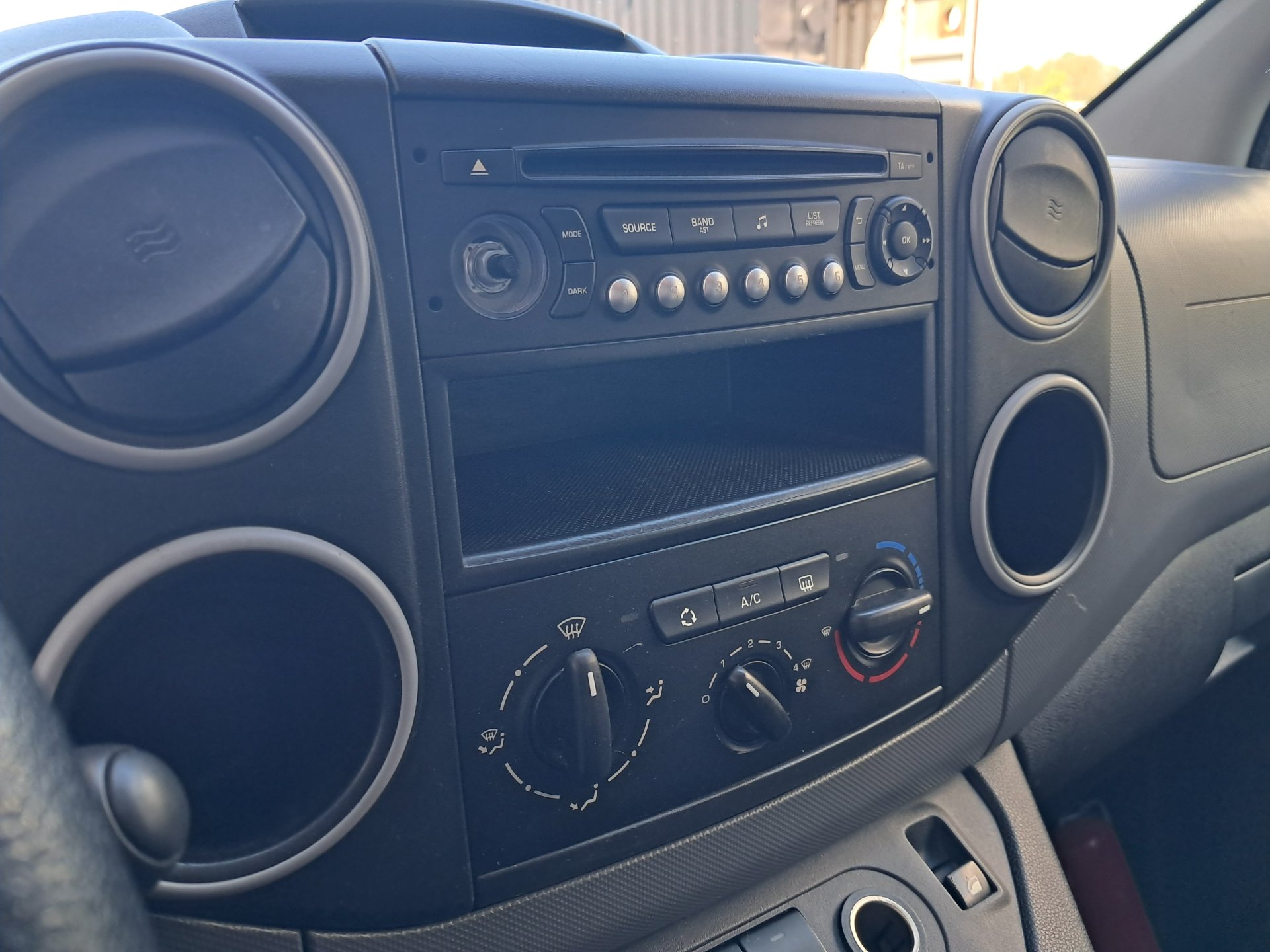 Peugeot 1.6 HDi L1H1 | 3-ZIT | LICHTE VRACHT - Ocassies foto 15