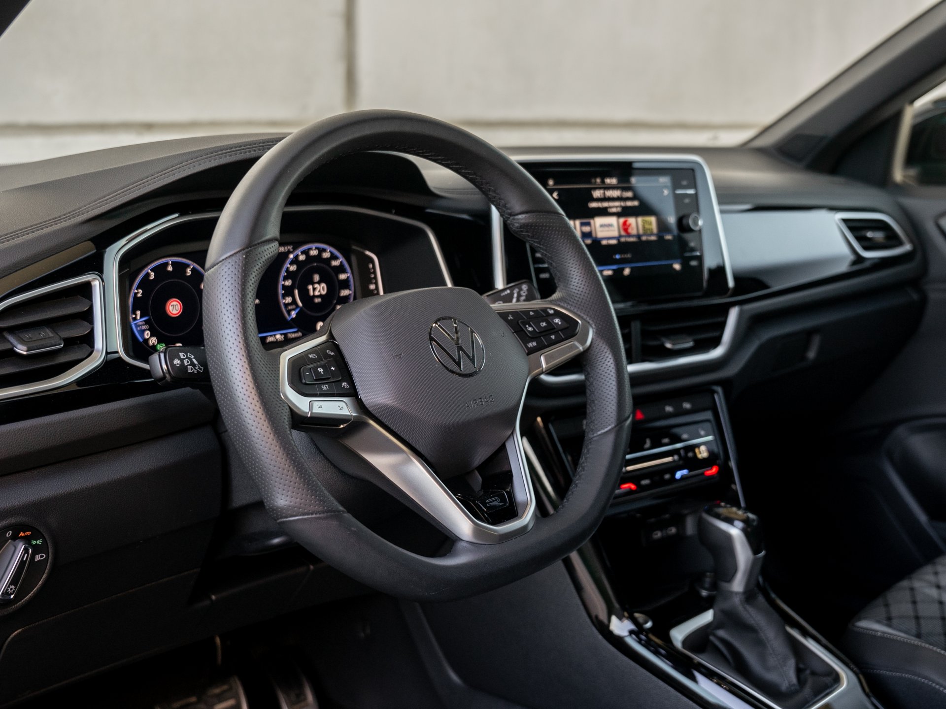 Volkswagen T-Roc | R-Line | BTW-wagen - Ocassies foto 7