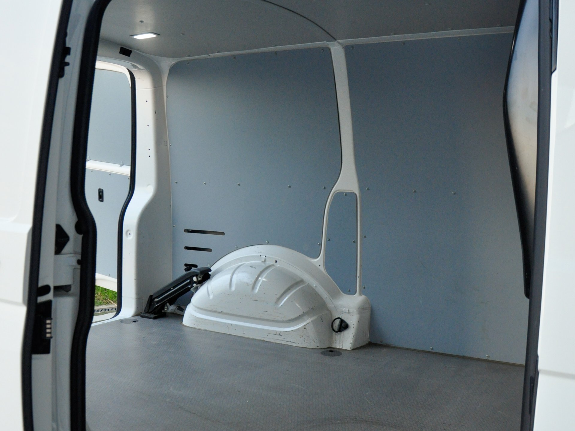 Volkswagen Transporter | 3-zit | Lichte vracht | Trekhaak - Ocassies foto 11