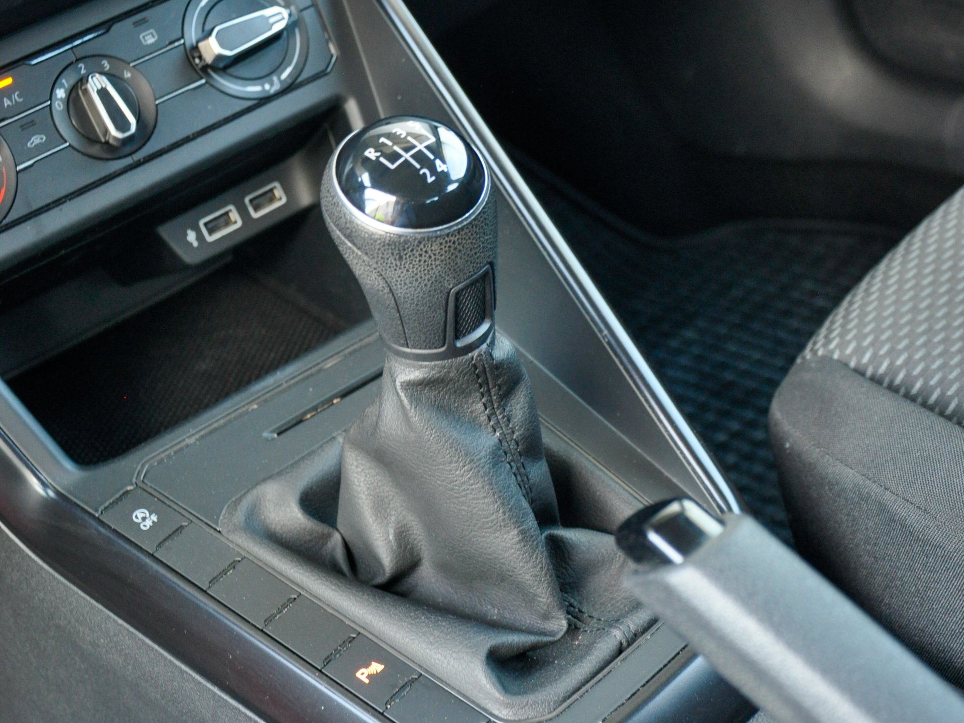 Volkswagen Polo | Carplay | Airco - Ocassies foto 13